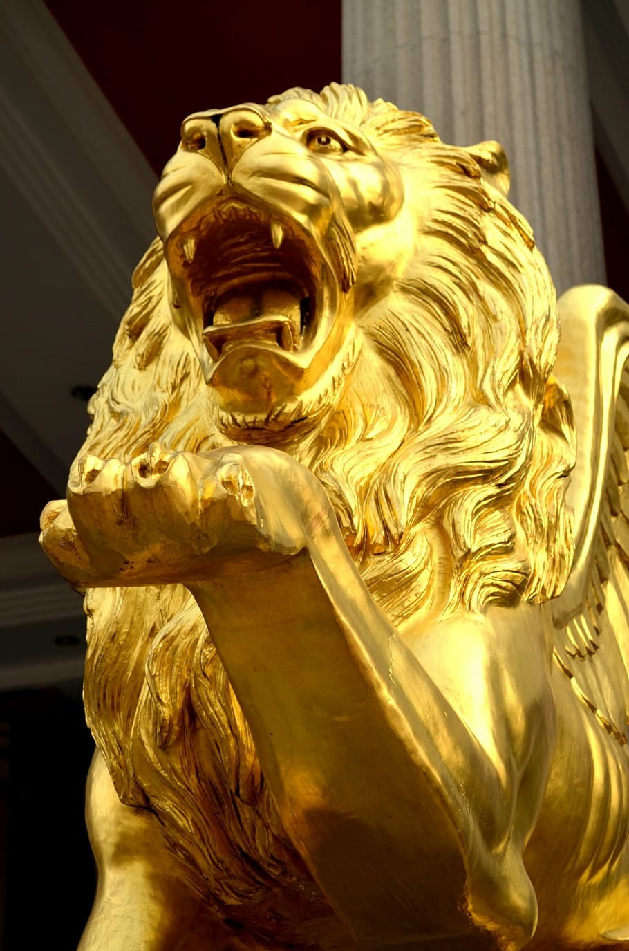 Golden Lion Statue Hd - HD Wallpaper 