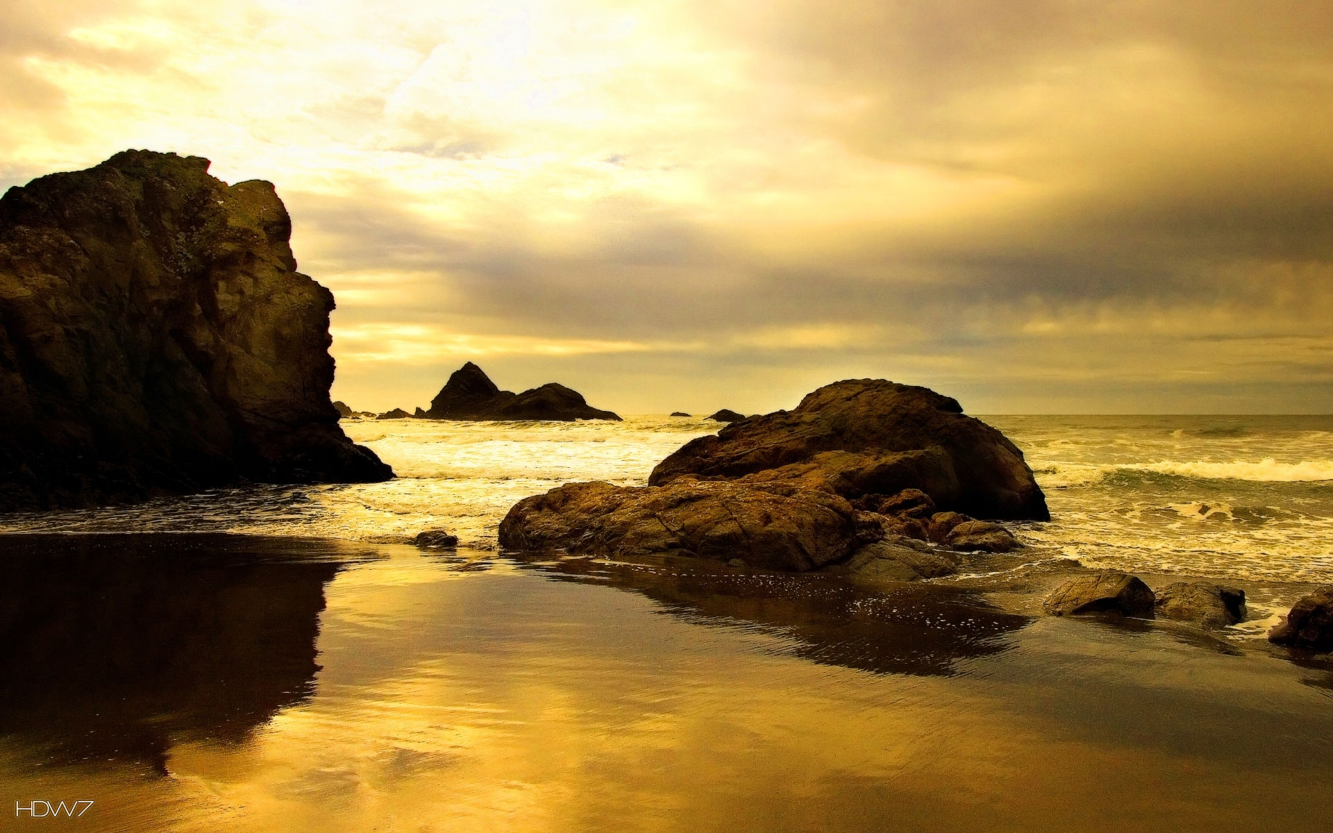 Beach In Sepia Nature Scenery Wallpaper - Beach With Rocks Sunset - HD Wallpaper 