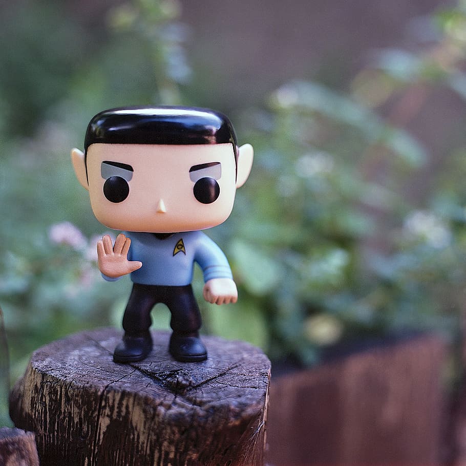 Pop Star Trek Spock Vinyl Figure On Wooden Surface, - Live Long And Prosper Greeting - HD Wallpaper 