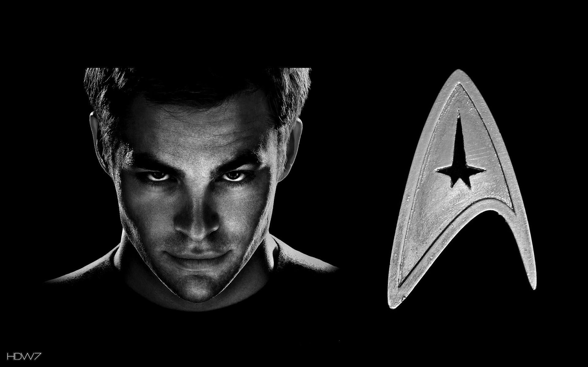 Chris Pine James T Kirk - First Star Trek Chris Pine - HD Wallpaper 