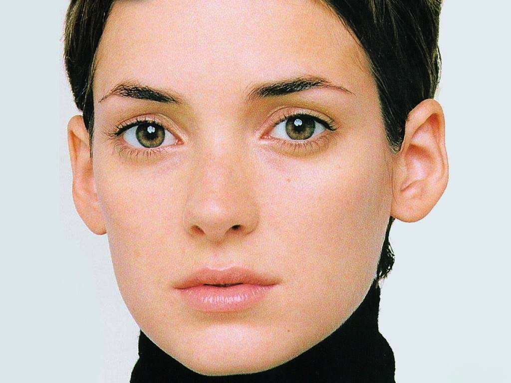 Winona Ryder Blue Eyes - 1024x768 Wallpaper - teahub.io