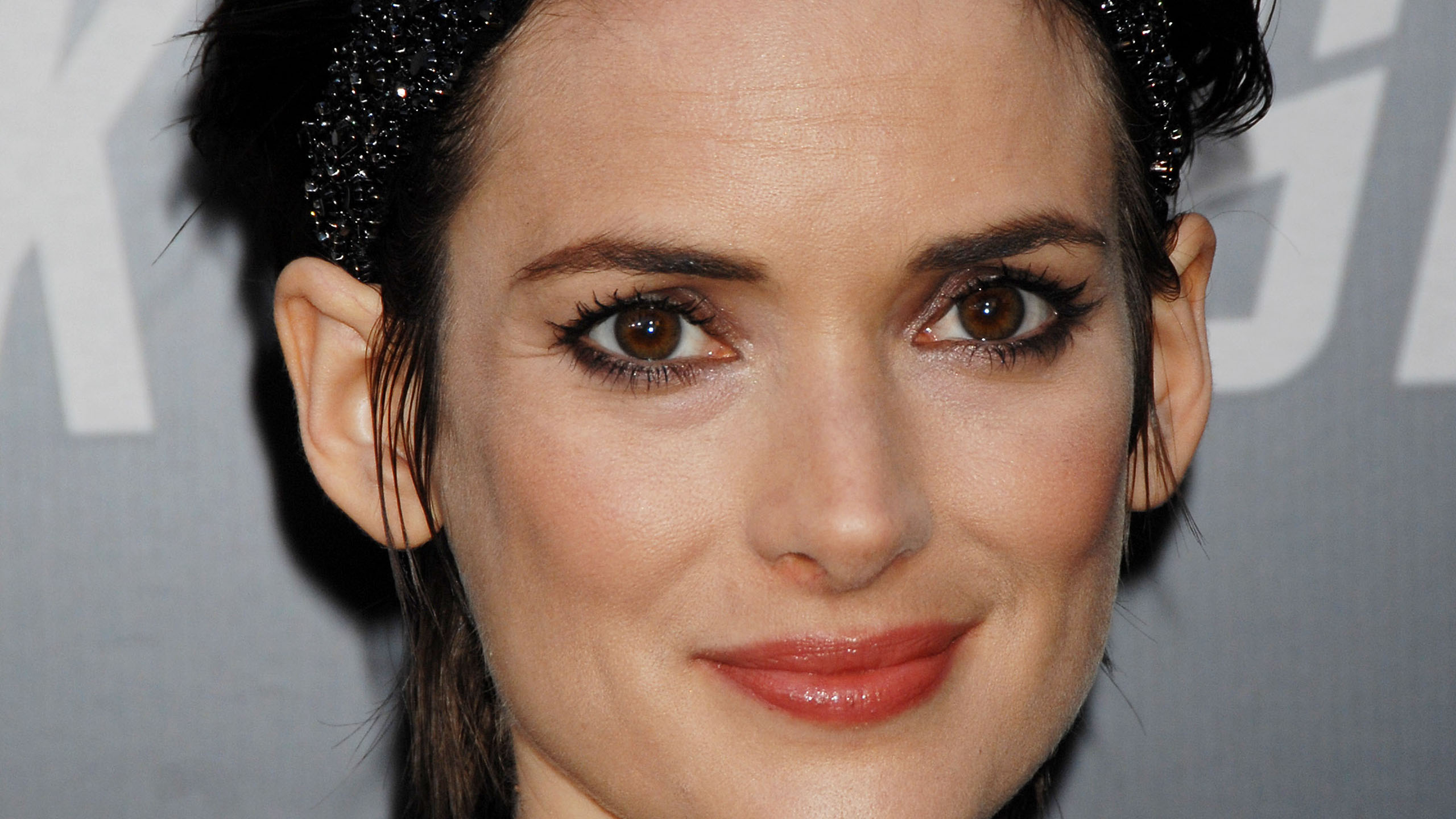 Winona Ryder - Denise Richards Open Mouth - HD Wallpaper 