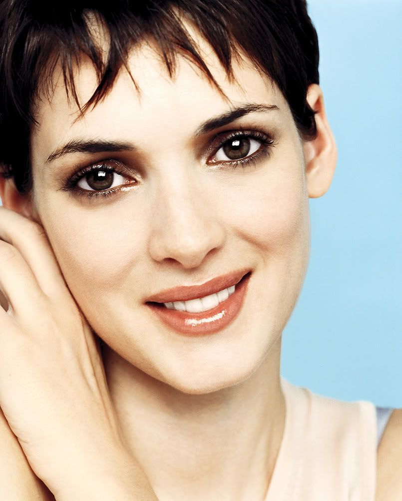 Anne Hathaway Winona Ryder Looks Like - HD Wallpaper 