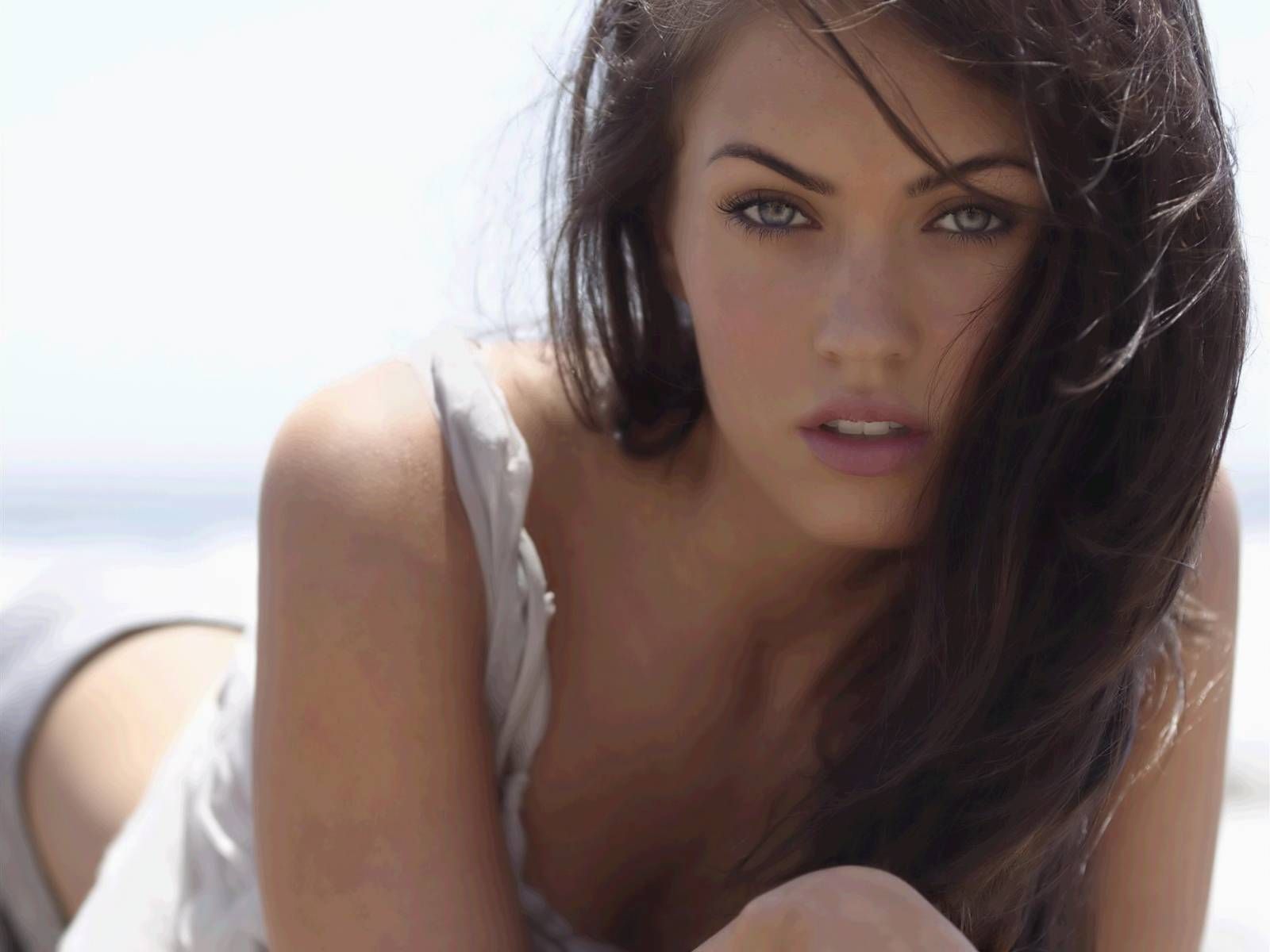 Megan Fox Beach Photoshoot - HD Wallpaper 