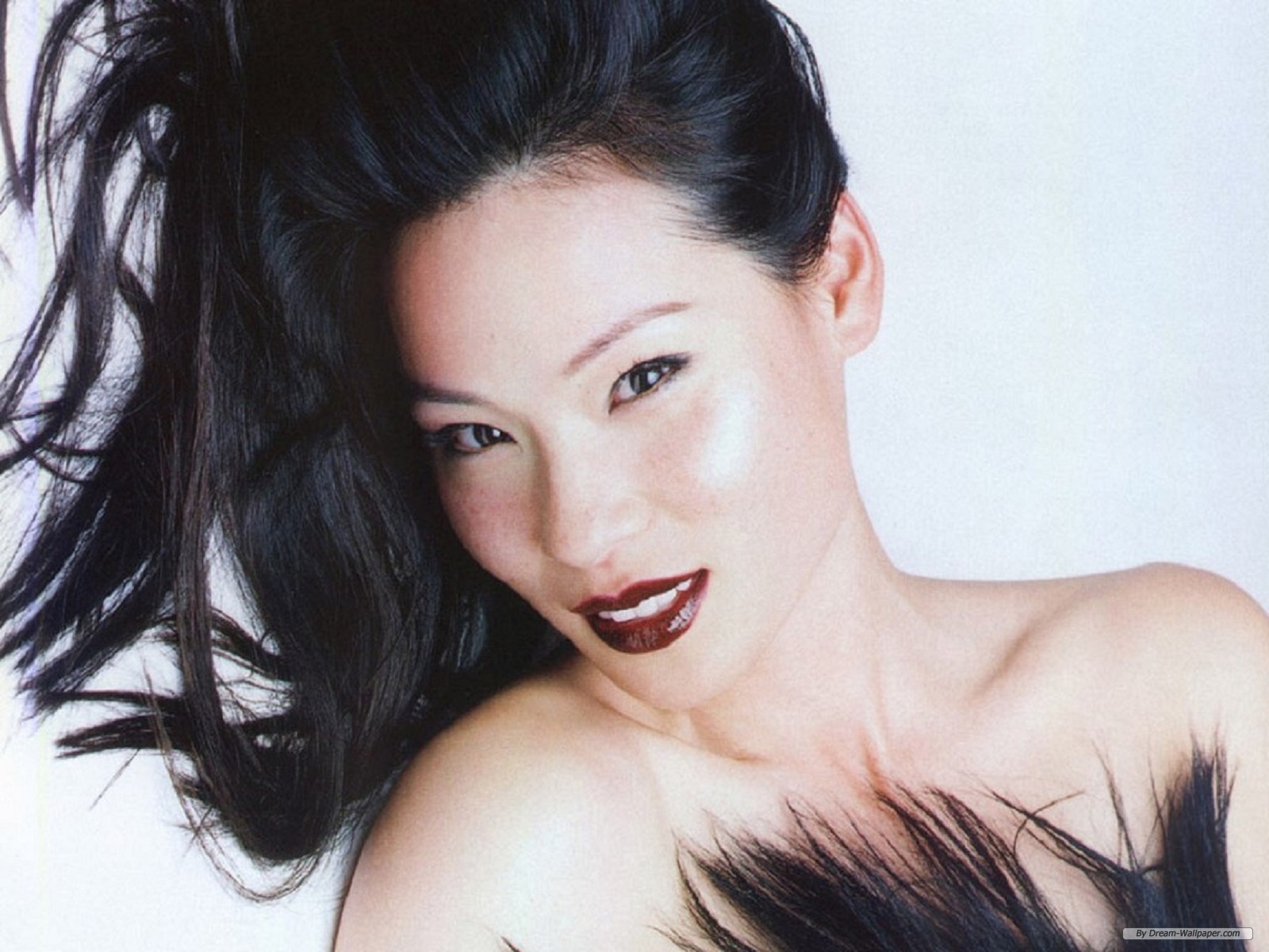 Free Star Wallpaper - Lucy Liu - HD Wallpaper 