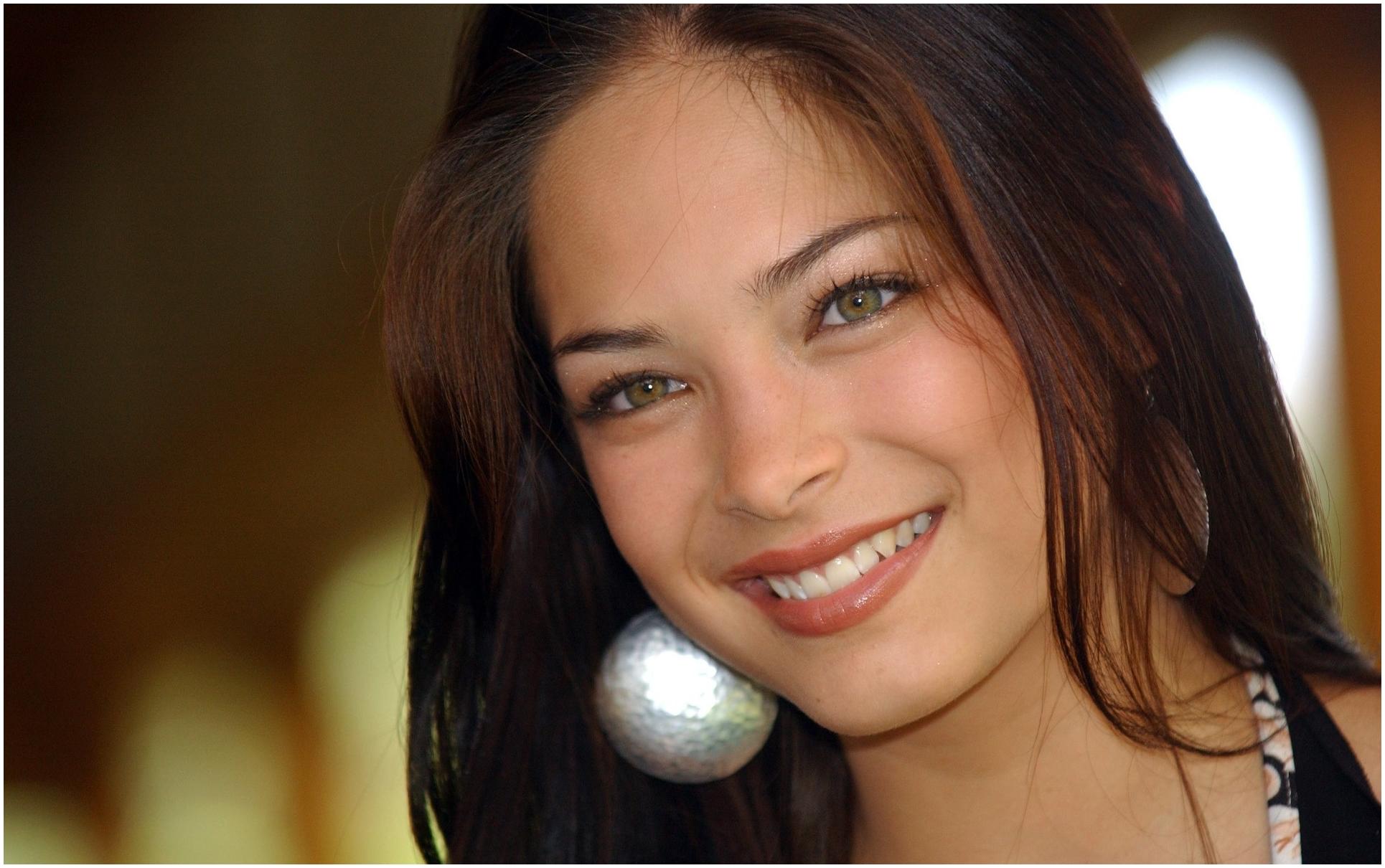 Kristin Kreuk - HD Wallpaper 