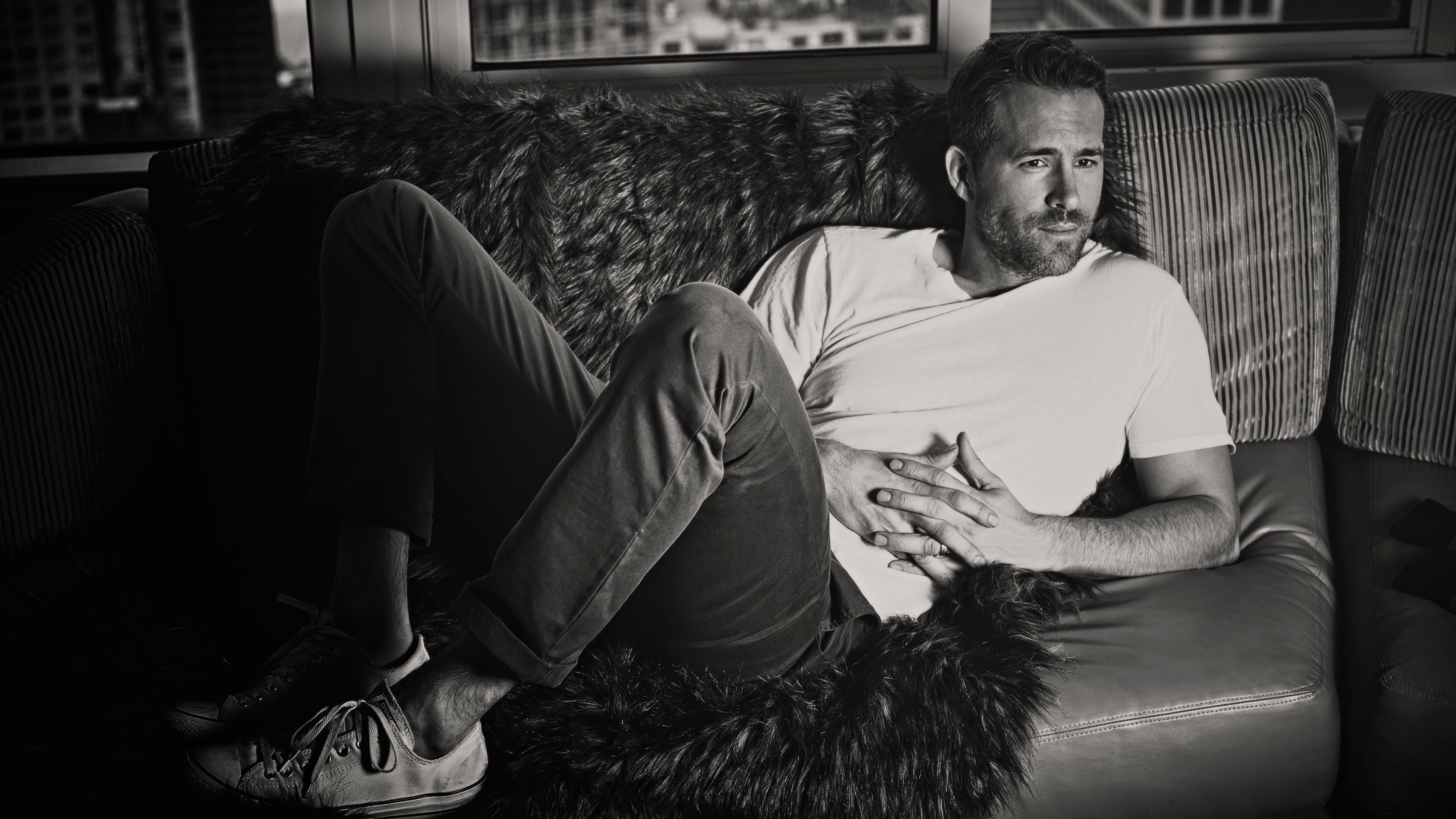 Ryan Reynolds Black And White - HD Wallpaper 