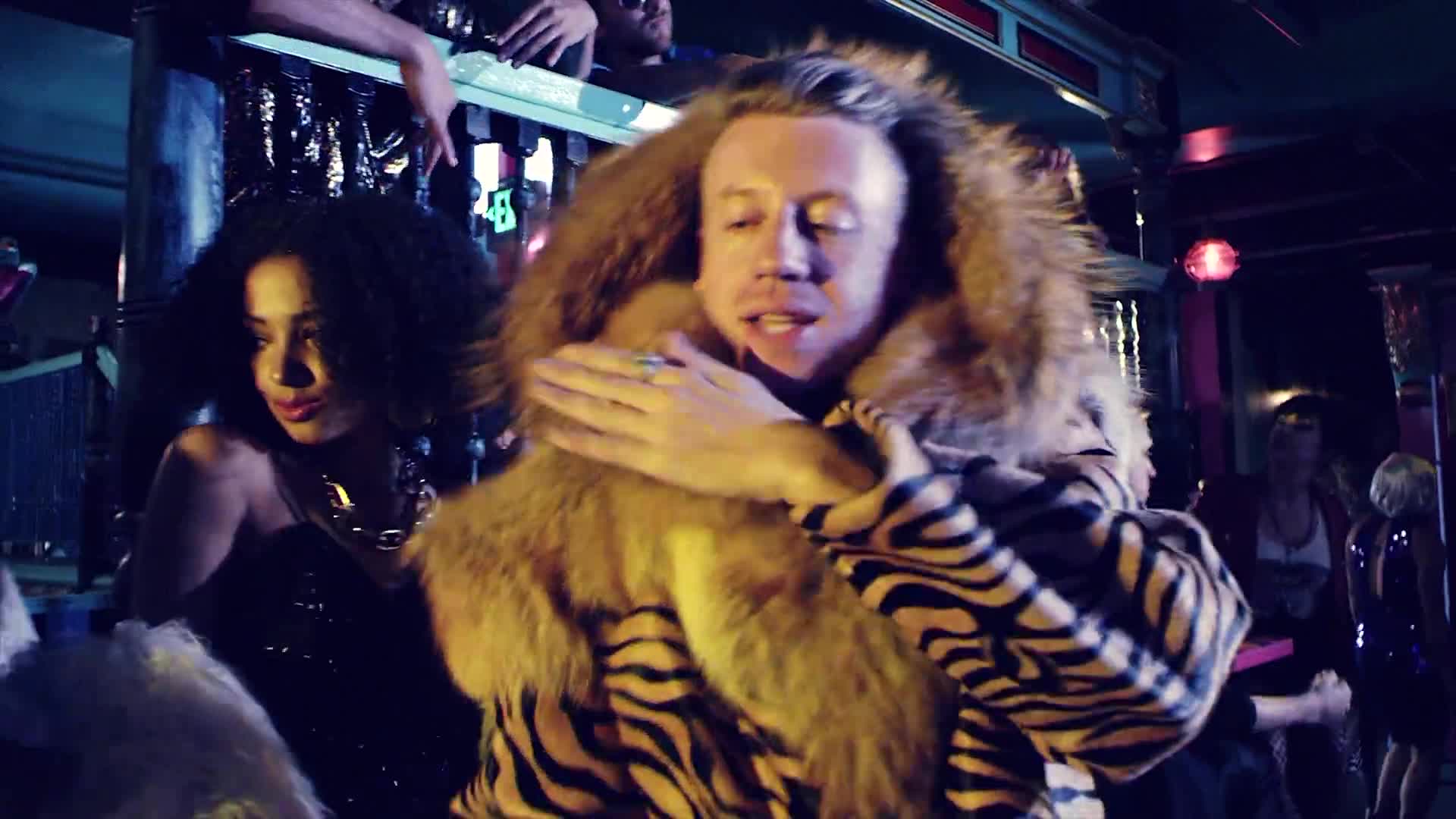 Macklemore ryan lewis thrift shop feat. Macklemore Thrift. Macklemore Thrift shop. Маклемор Трифт шоп. Macklemore в шубе.