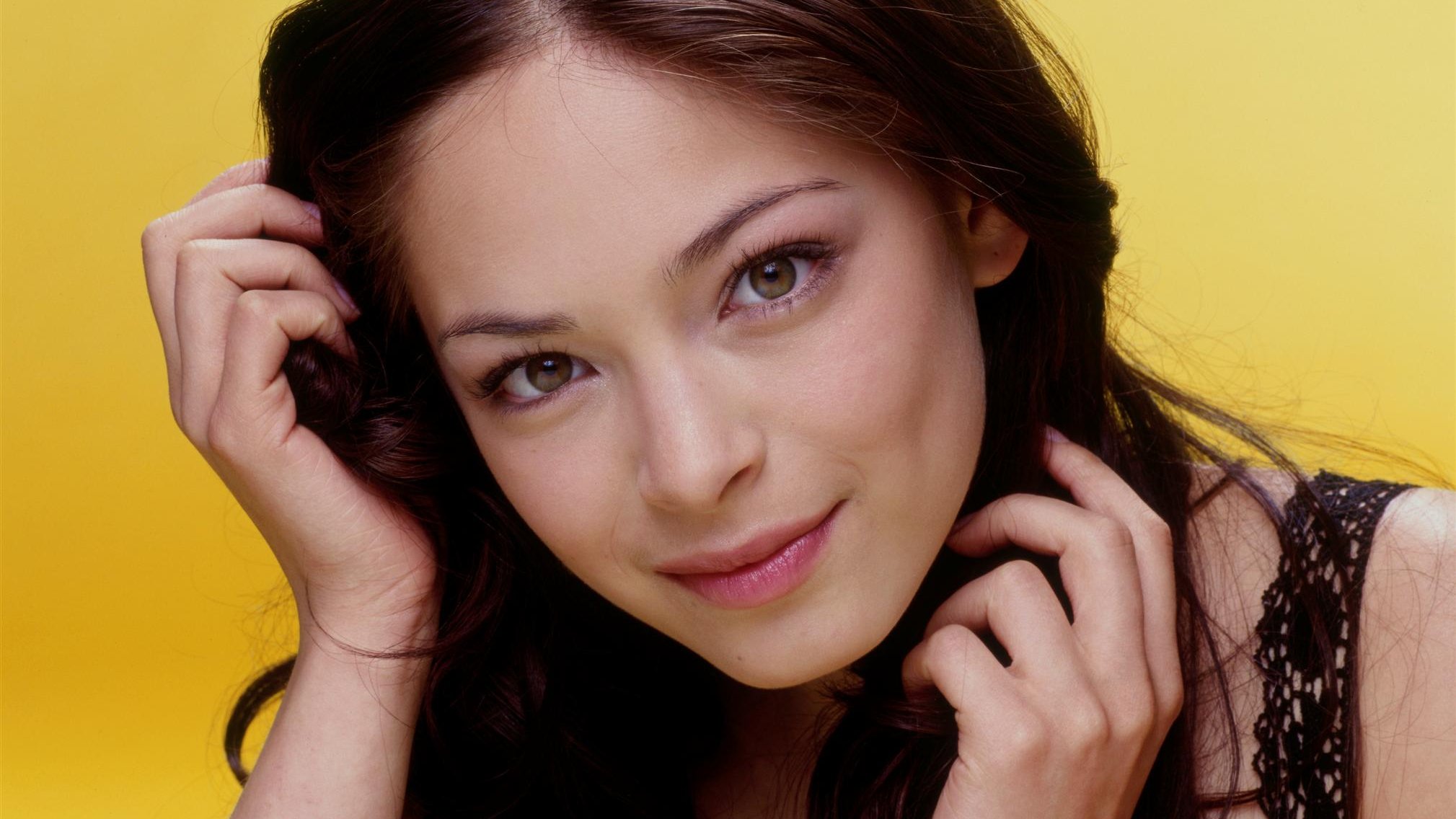 Kristin Kreuk - HD Wallpaper 