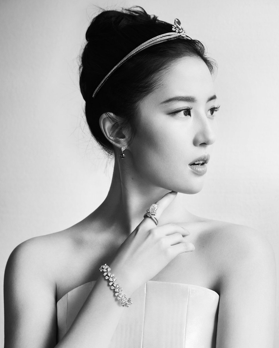 Liu Yi Fei Chaumet - HD Wallpaper 