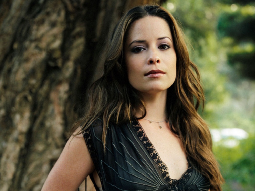Piper Wallpaper - Holly Marie Combs Photoshoot - HD Wallpaper 
