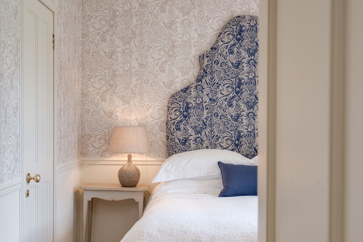 Bedroom Two Close Up - Bedroom - HD Wallpaper 