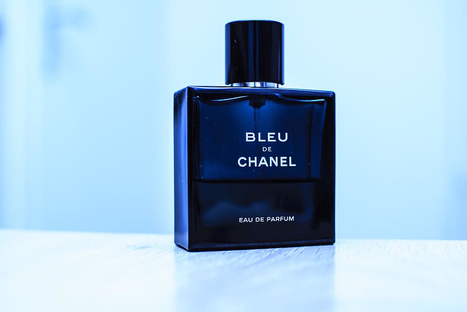 Bleu De Chanel Perfume Bottle, Blue, Western Script, - Bleu De Chảnel Hd - HD Wallpaper 
