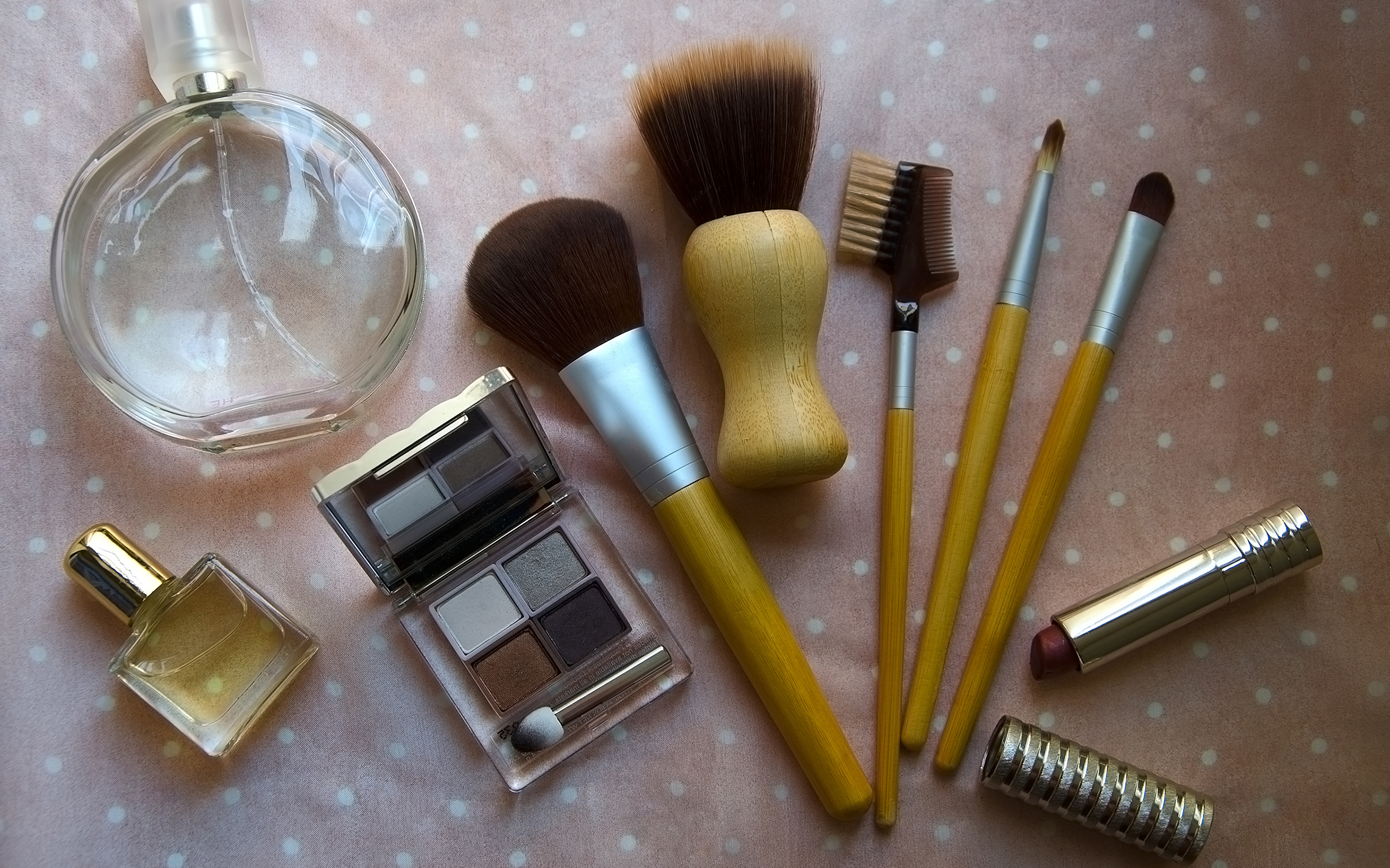 Makeup Brushes - HD Wallpaper 