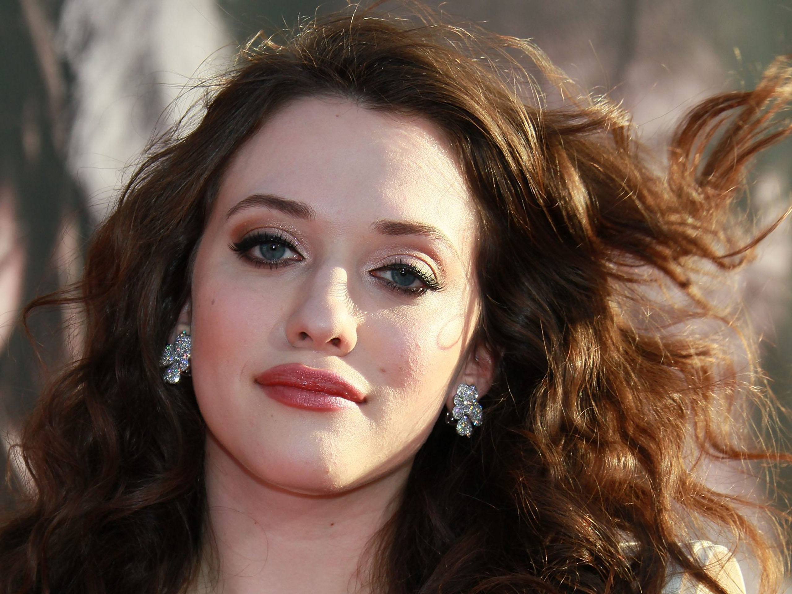 2 Broke Girls Kat Dennings Hot - HD Wallpaper 