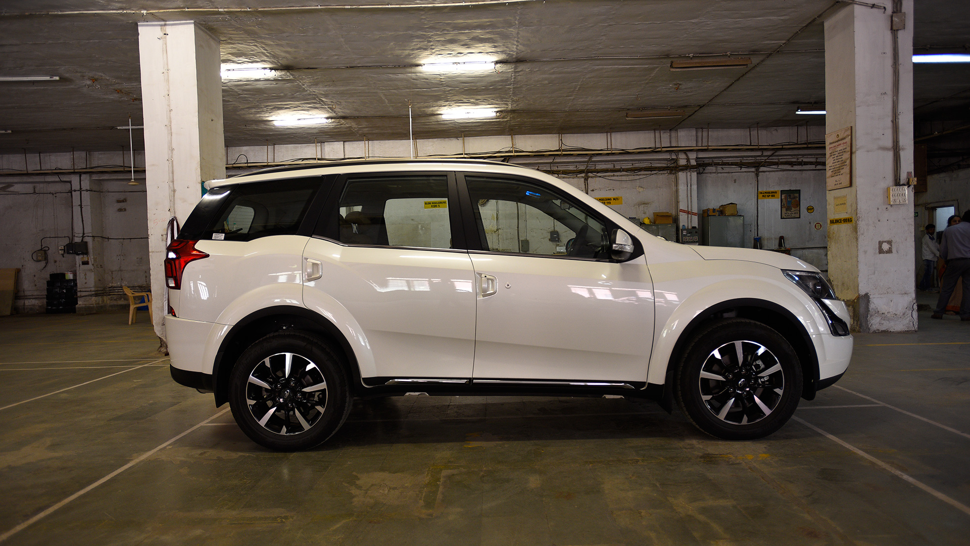 The Side Profile Of The 2018 Mahindra Xuv500 Looks - Xuv 500 W11 O - HD Wallpaper 