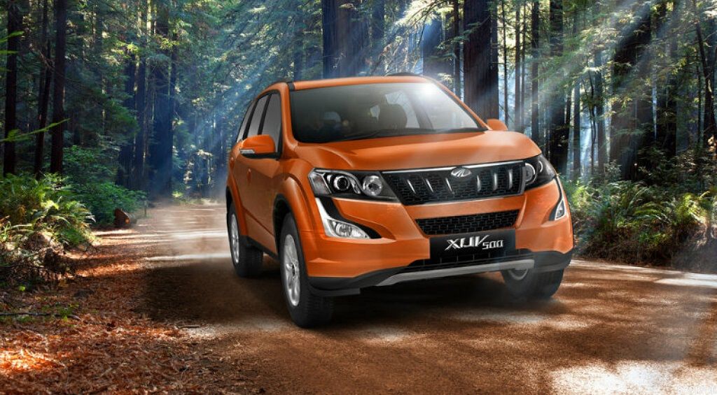 Mahindra Xuv500 On Road - Suv Cars In India Under 15 Lakhs - HD Wallpaper 