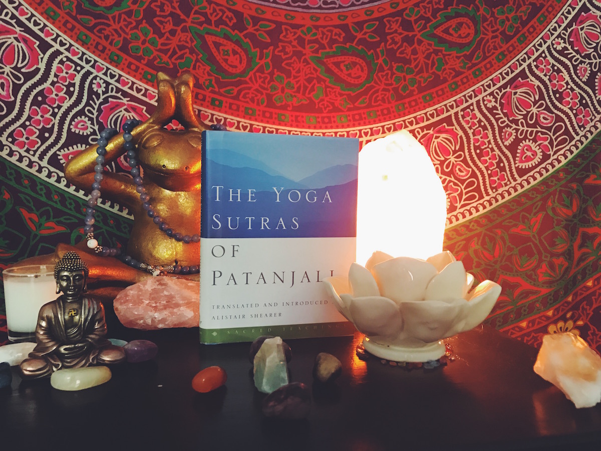 The Yoga Sutras 101 A Guide For Yogis The Journey Junkie - Still Life Photography - HD Wallpaper 