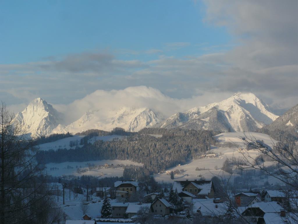 Snow - HD Wallpaper 