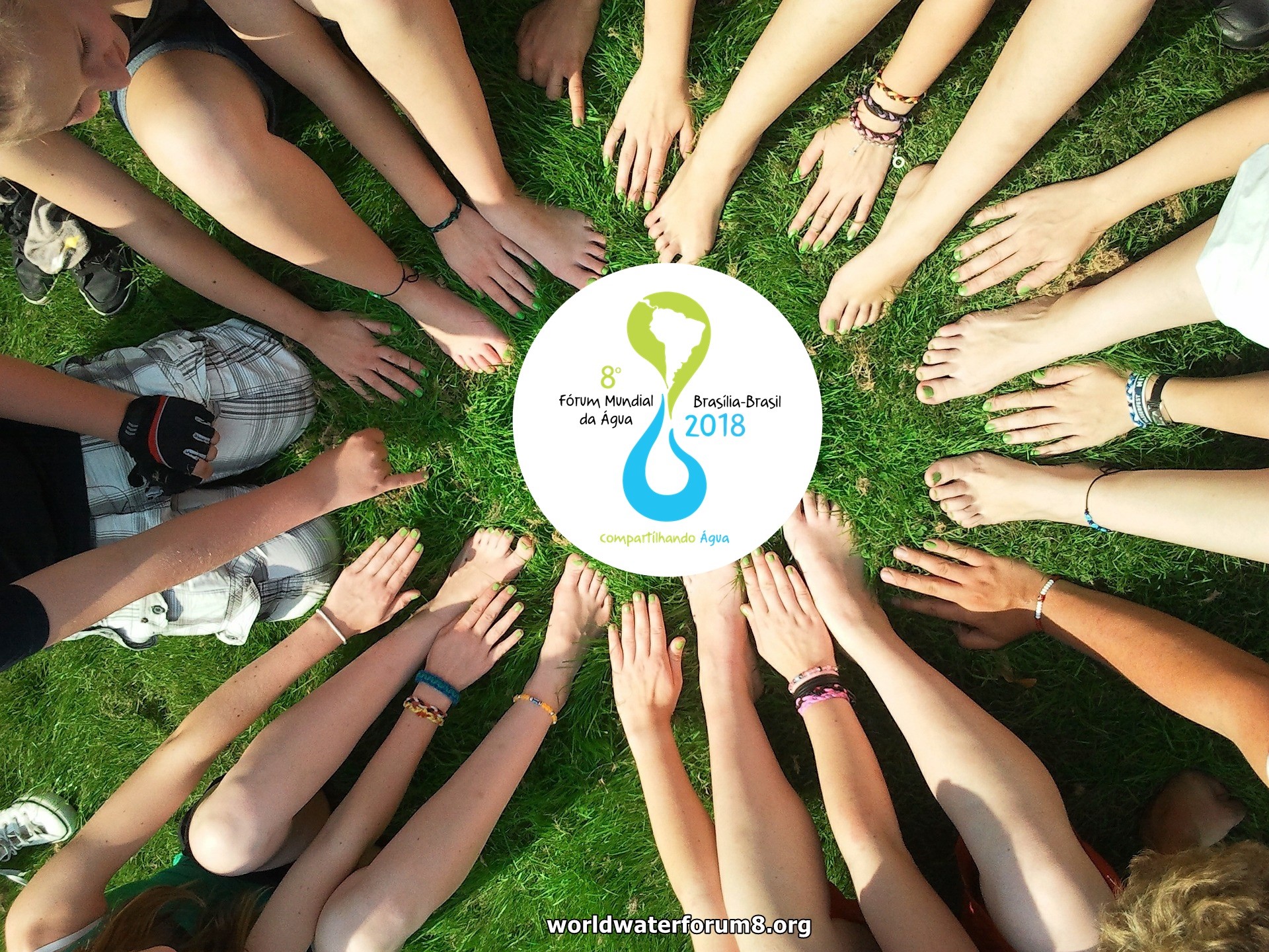 Hands And Feet In Nature - HD Wallpaper 