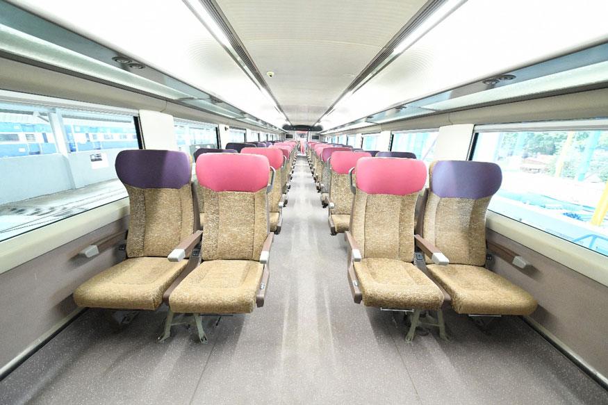 The Swanky 16-coach Prototype Without A Locomotive - Vande Bharat Express Train - HD Wallpaper 
