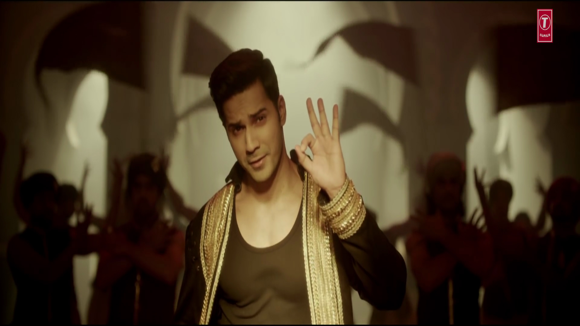 Best Ideas About Varun Dhawan Wallpaper On Pinterest - Event - HD Wallpaper 