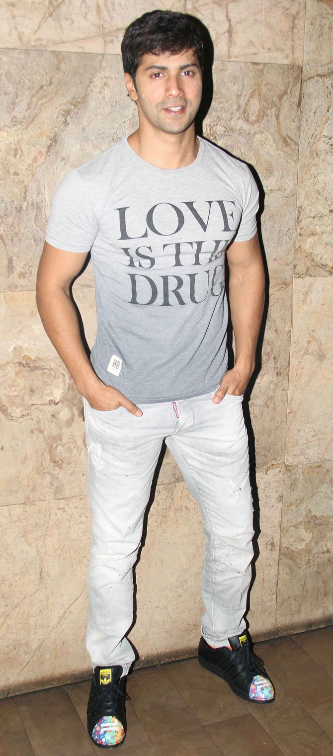 Varun Dhawan New Pic Hd - HD Wallpaper 