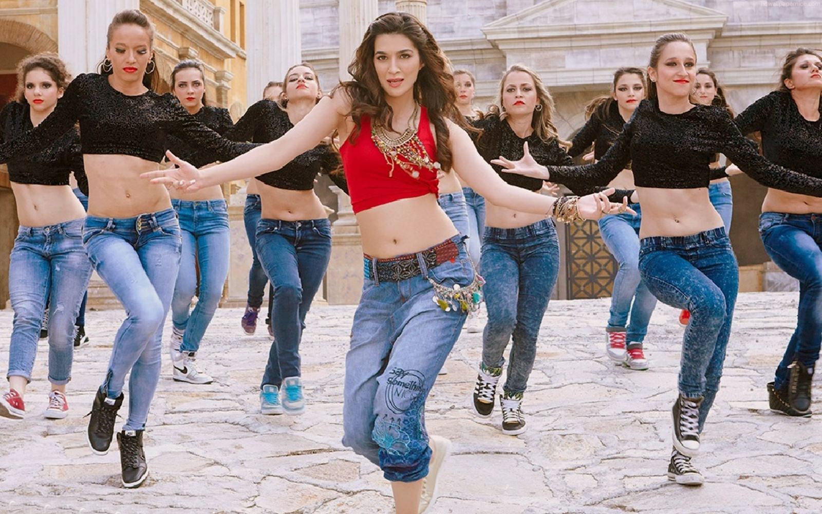 Dilwale Shooting In Ramoji Film City - HD Wallpaper 
