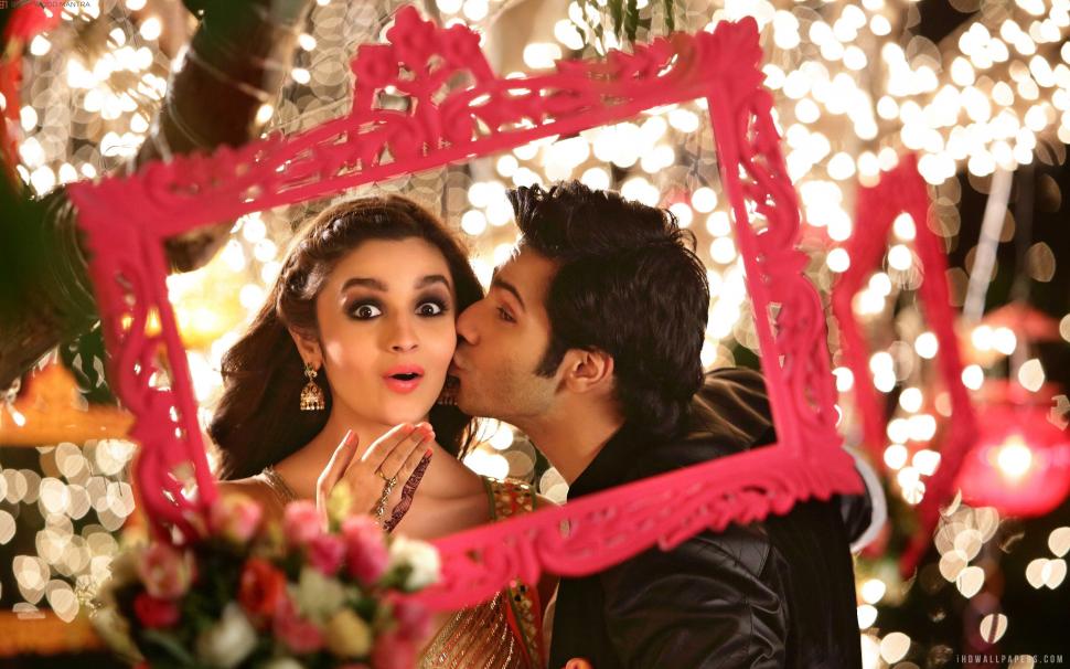 Alia Bhatt & Varun Dhawan Romantic Wallpaper,romantic - Varun Dhawan With Alia Bhatt Hd - HD Wallpaper 