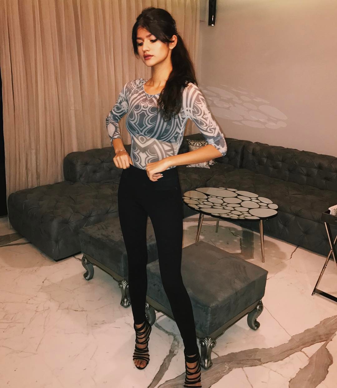 Anjini Dhawan Sexy - Varun Dhawan And Anjini Dhawan - HD Wallpaper 