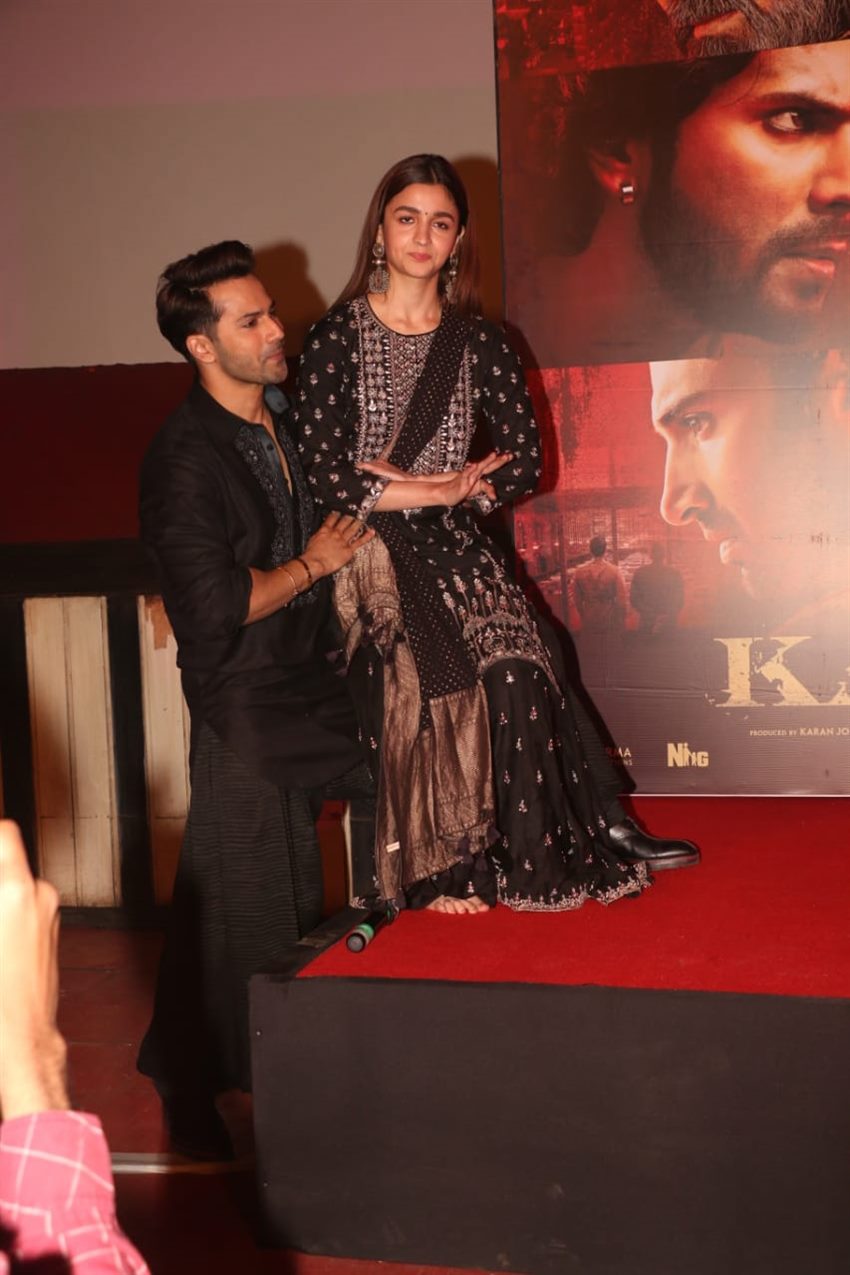 Varun Dhawan And Alia Bhatt At First Class Song Launch - Alia And Varun First Class Song Launch - HD Wallpaper 