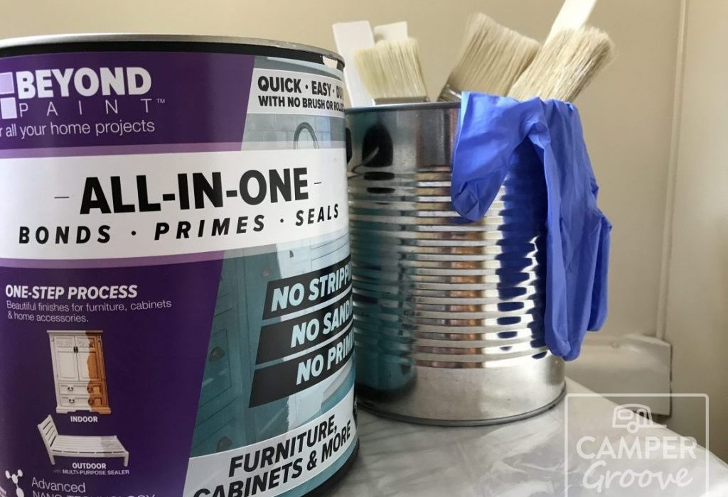 Can Of Paint Primer And Tin Can Of Brushes And Blue - Box - HD Wallpaper 