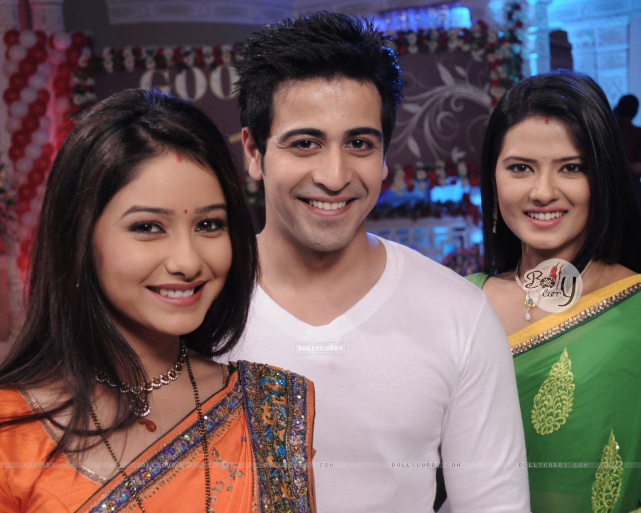 Leena Jumani, Dishank Arora And Kratika Sengar In Punar - Leena Jumani In Punar Vivah - HD Wallpaper 