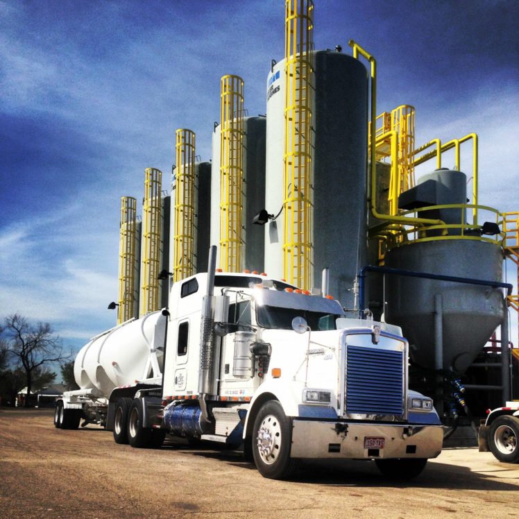 Trailer Truck - HD Wallpaper 