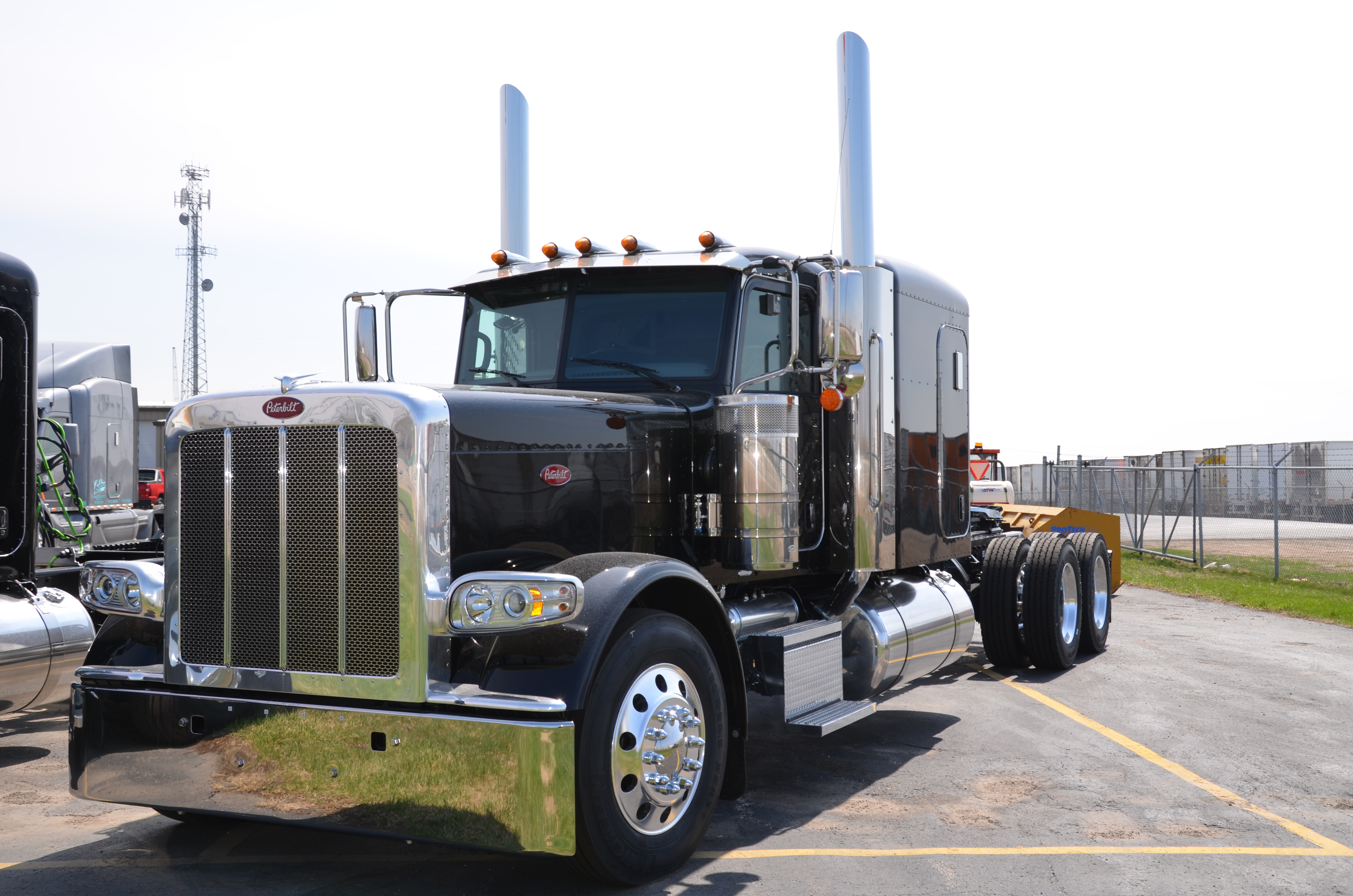 Peterbilt Backgrounds On Wallpapers Vista - HD Wallpaper 