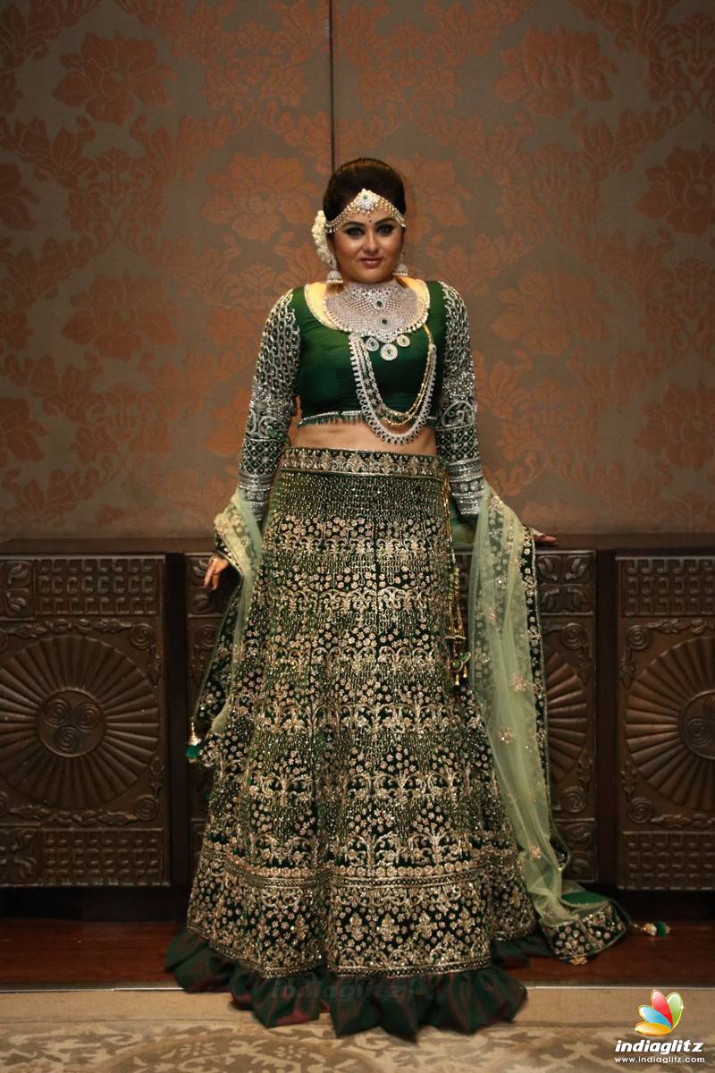 Namitha - Tamil Actress Namitha Age - HD Wallpaper 