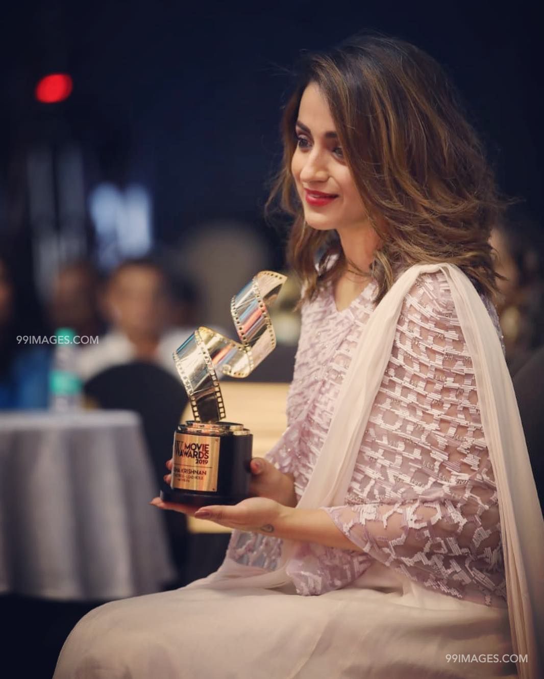 Trisha Krishnan Hot Hd Photos & Wallpapers For Mobile - Jfw Movie Awards 2019 Trisha - HD Wallpaper 