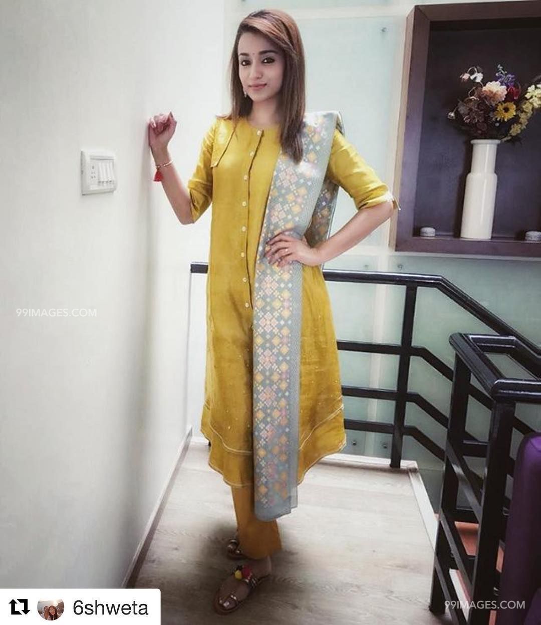 Trisha Krishnan Hot Hd Photos & Wallpapers For Mobile - Trisha Krishnan Outfits - HD Wallpaper 