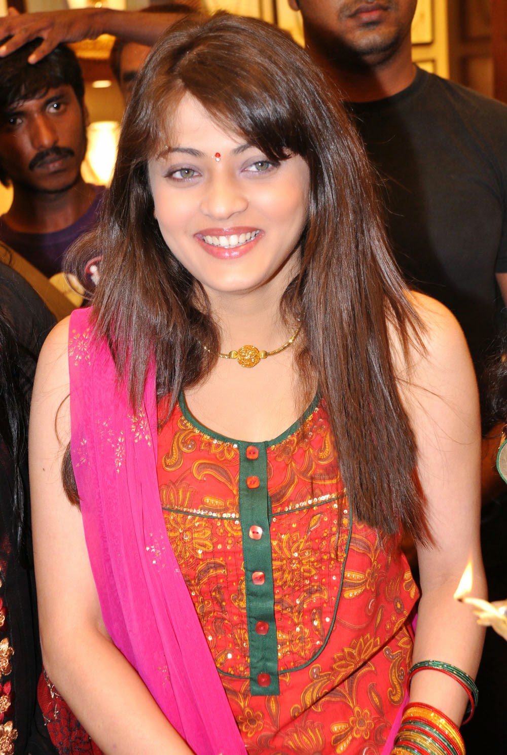 Sneha Ullal - HD Wallpaper 