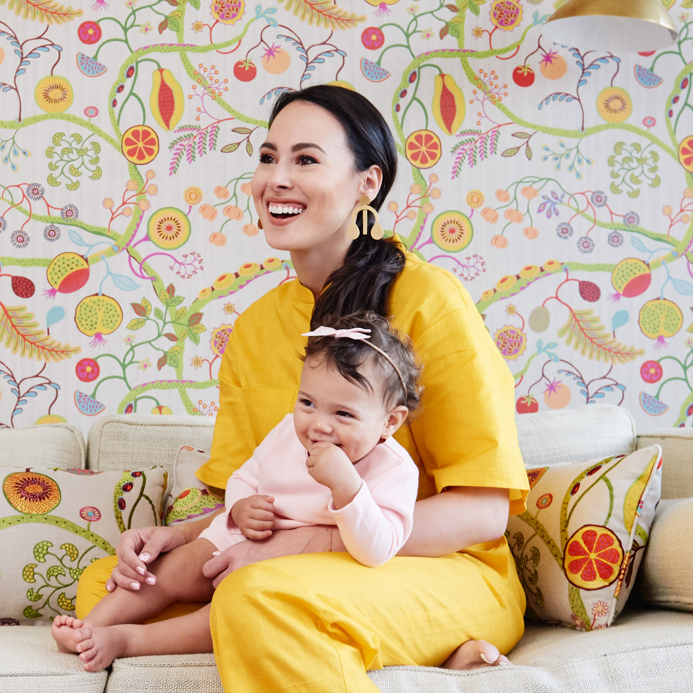 Sitting - HD Wallpaper 