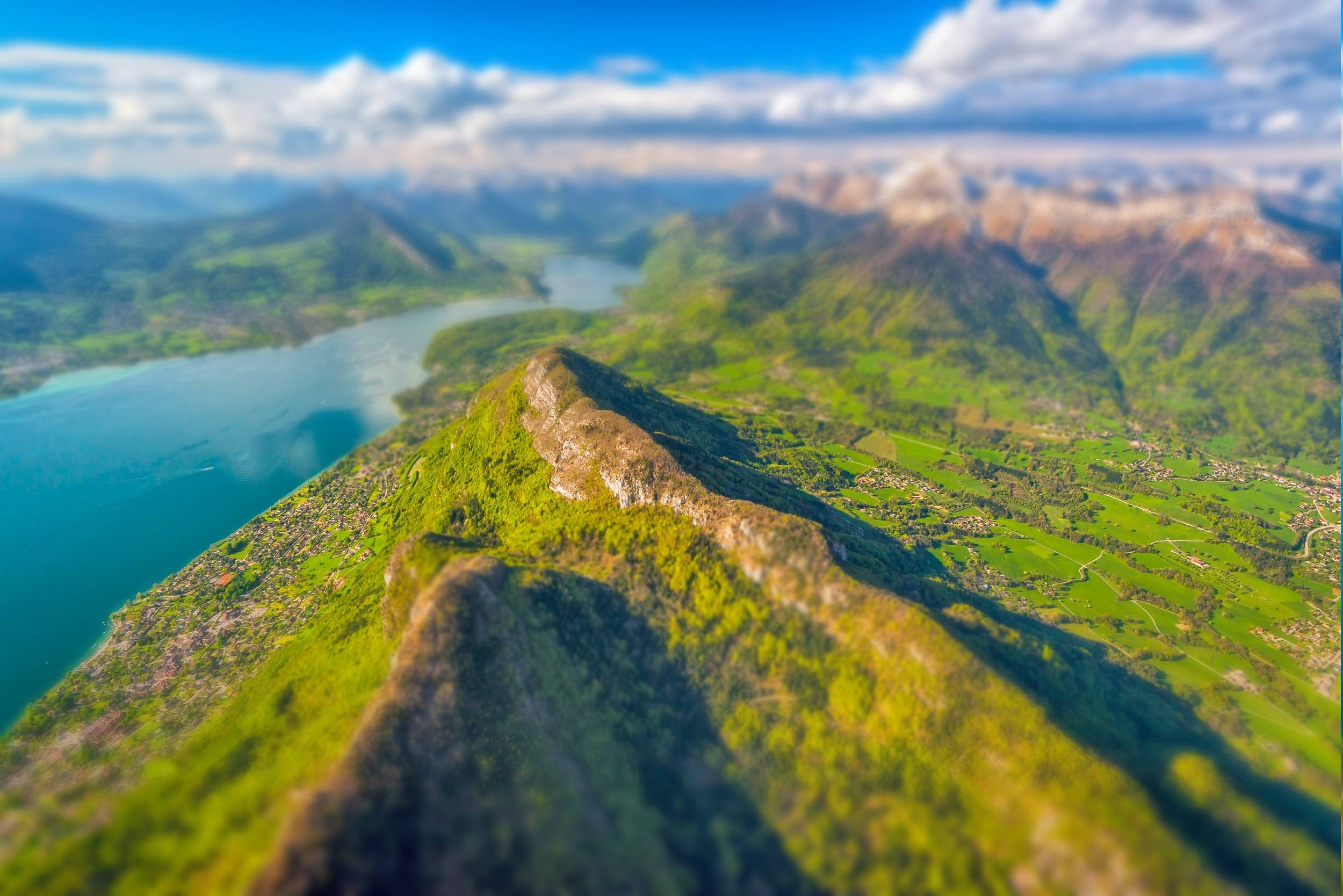 Mountain Tilt Shift - HD Wallpaper 