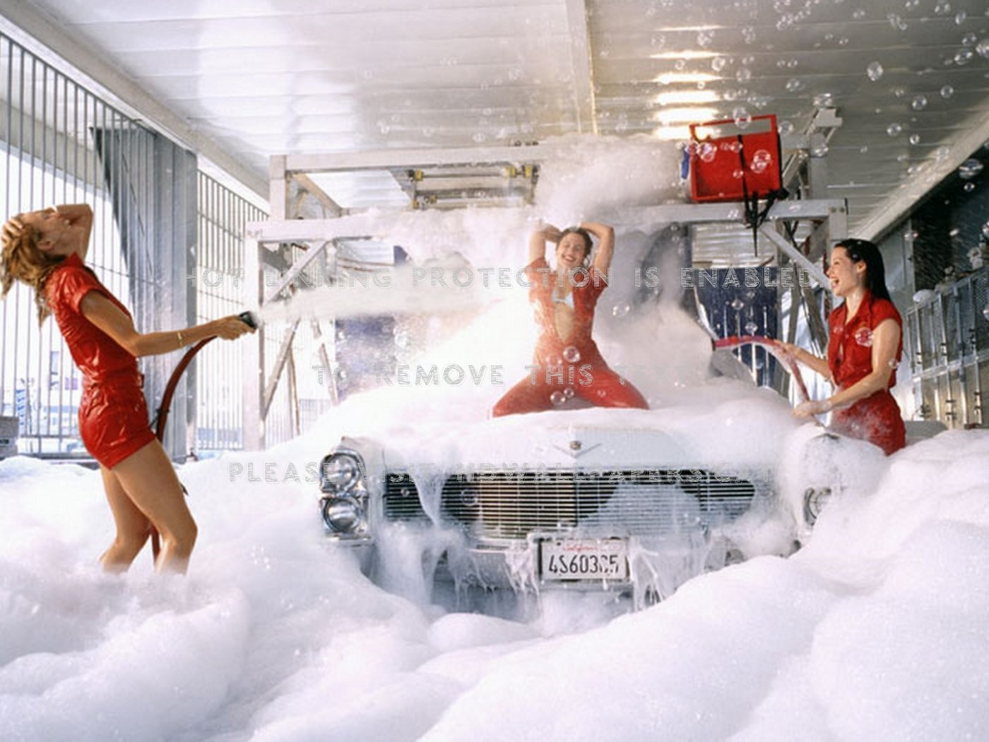Soapy Car Wash Water Models Girls And - Charlie's Angels In Winter - HD Wallpaper 