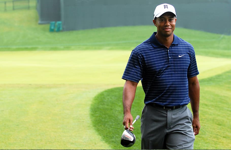 Man In Blue T-shirt, Tiger Woods, Golf, Golfer, Sports, - Male Golf Dress Code - HD Wallpaper 
