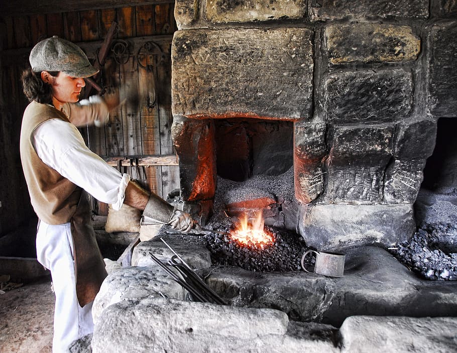 Blacksmith Putting Metal On Fire, Metal, Hammer, Iron, - Blacksmith Forge - HD Wallpaper 