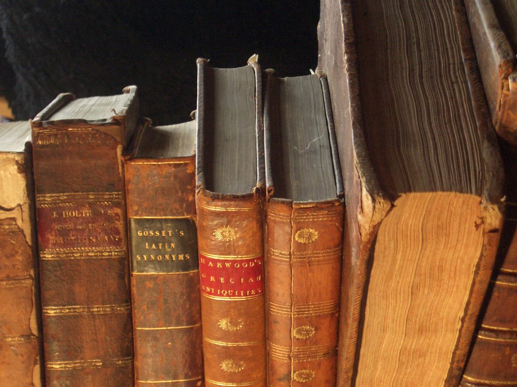 Old Pile Of Books - HD Wallpaper 