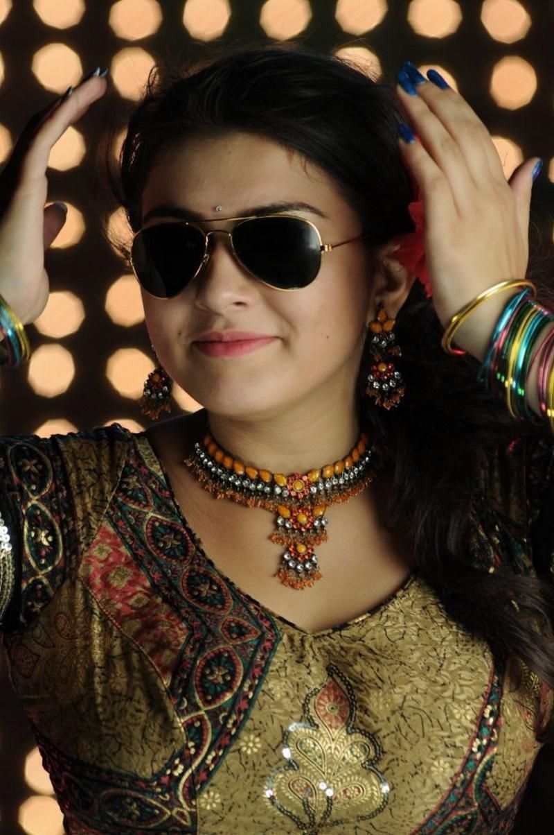 Hansika Pics With Black Colour Glasses - HD Wallpaper 