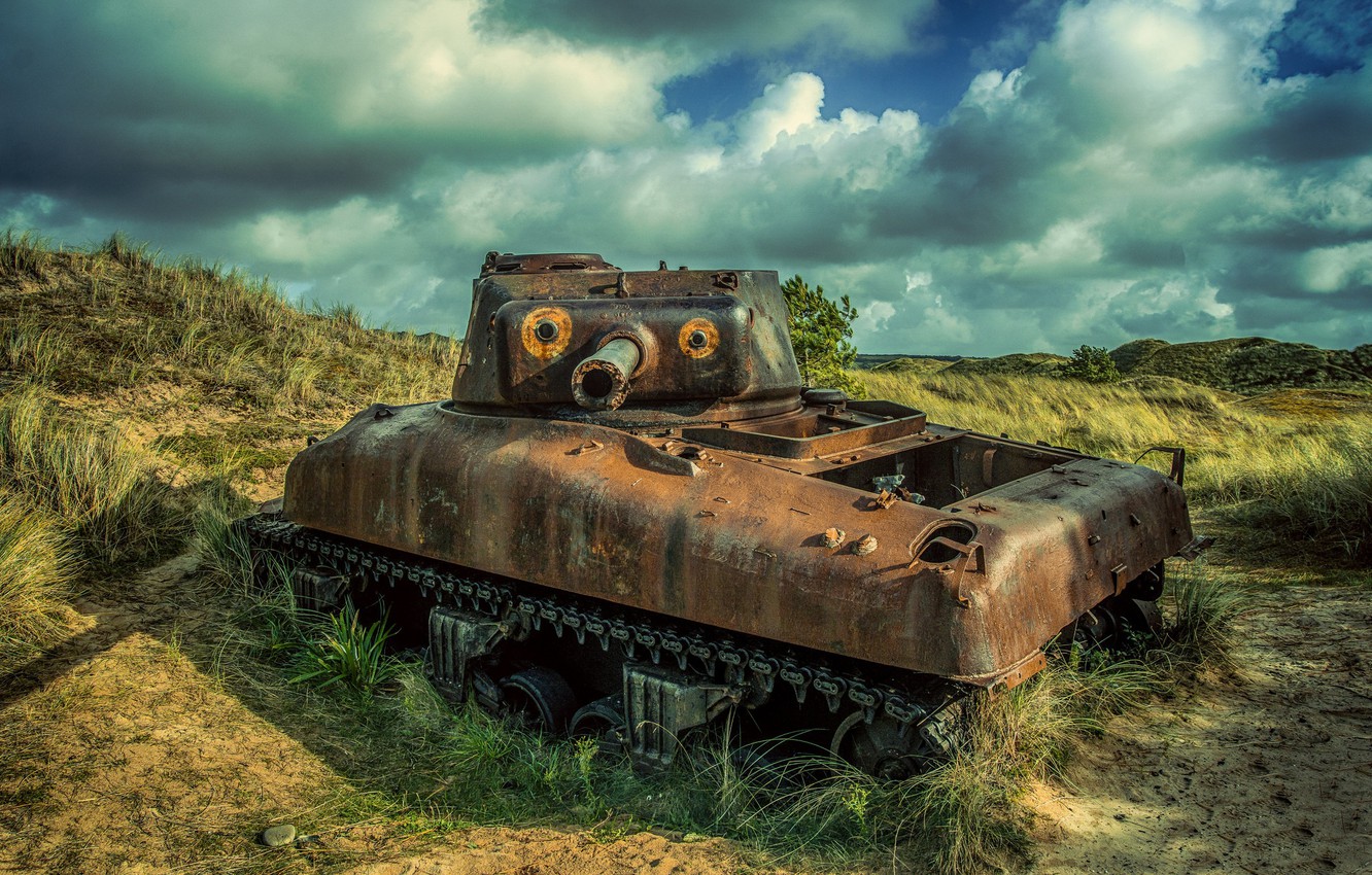 Photo Wallpaper Dunes, Tank, Abandoned, Normandy - Abandoned Tanks In Normandy - HD Wallpaper 