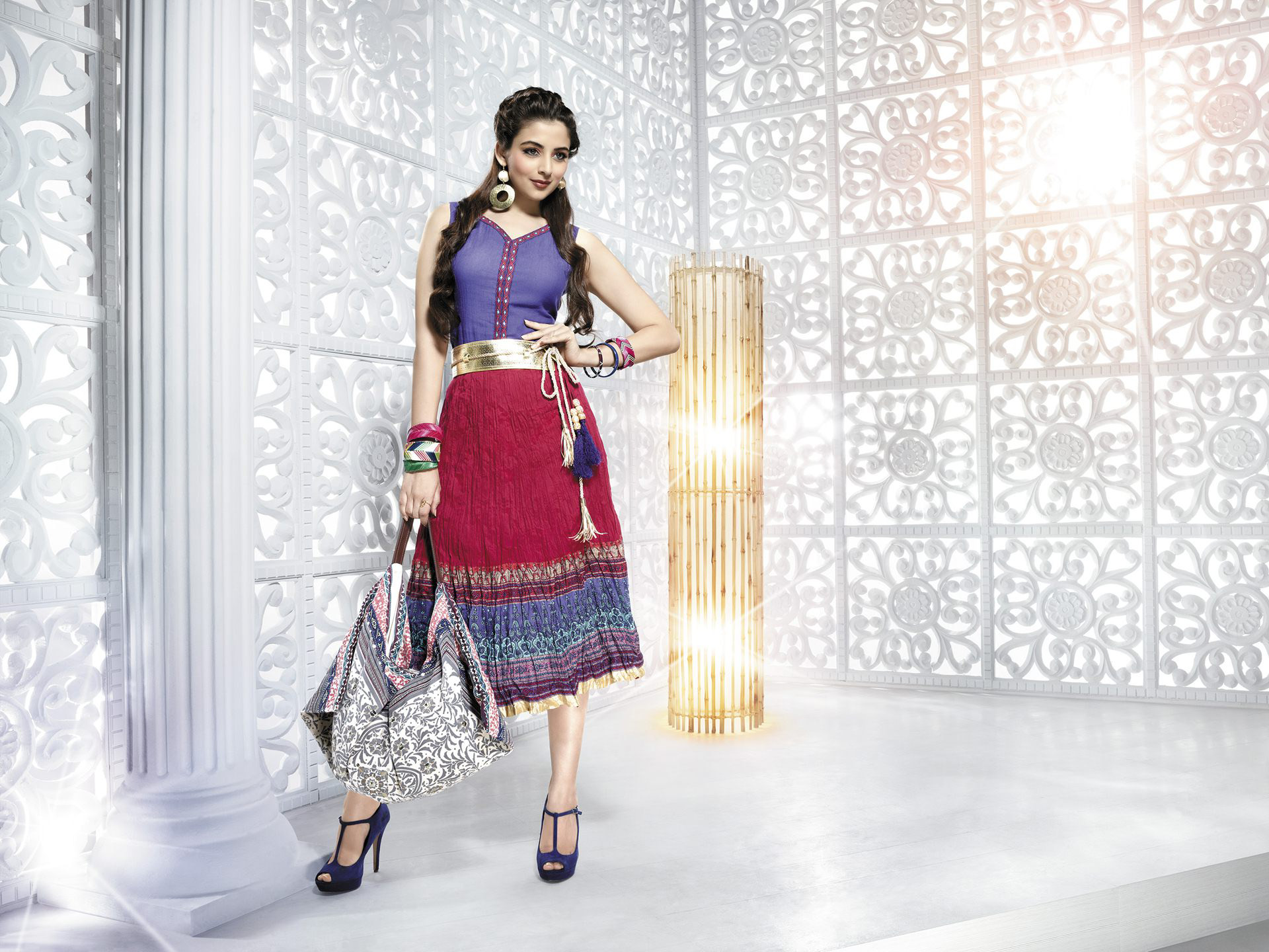 Bollywood Celebrity Zoya Afroz New Photoshoot Hd Images - Zoya Afroz Hd - HD Wallpaper 