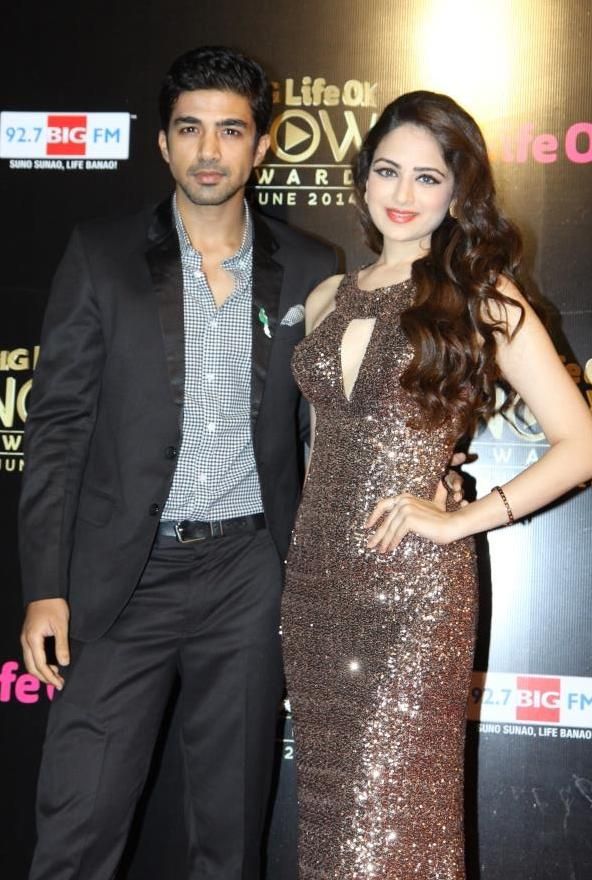 Zoya Afroz With Husband - HD Wallpaper 