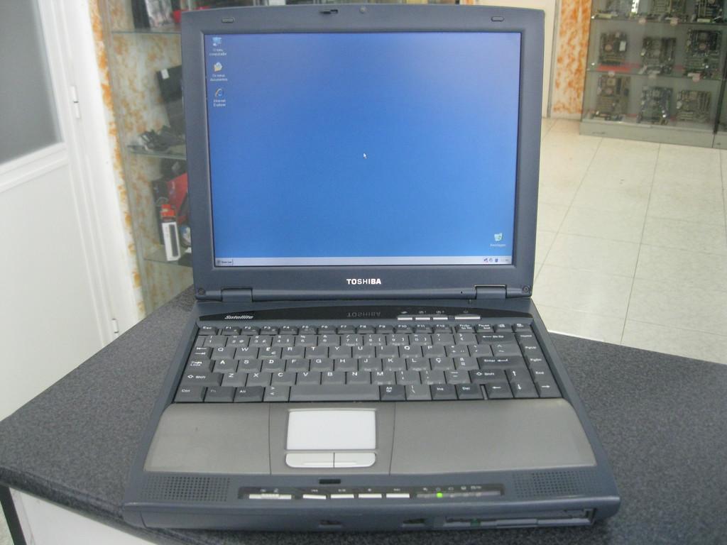 Toshiba Satellite 1800 S203 - HD Wallpaper 